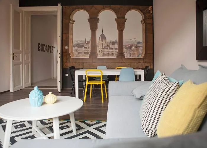 Voros Downtown Apartment With Free Parking